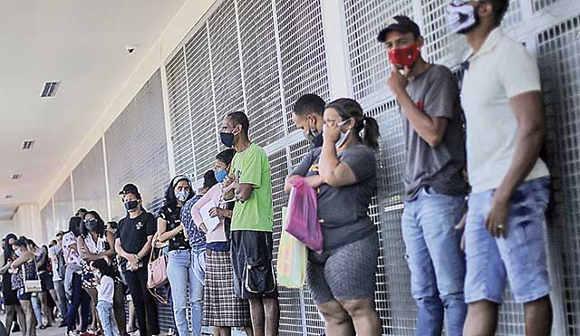 PEC Emergencial que tramita no Senado prevê a retomada do pagamento de parcelas do auxílio emergencial | Crédito: REUTERS/Adriano Machado