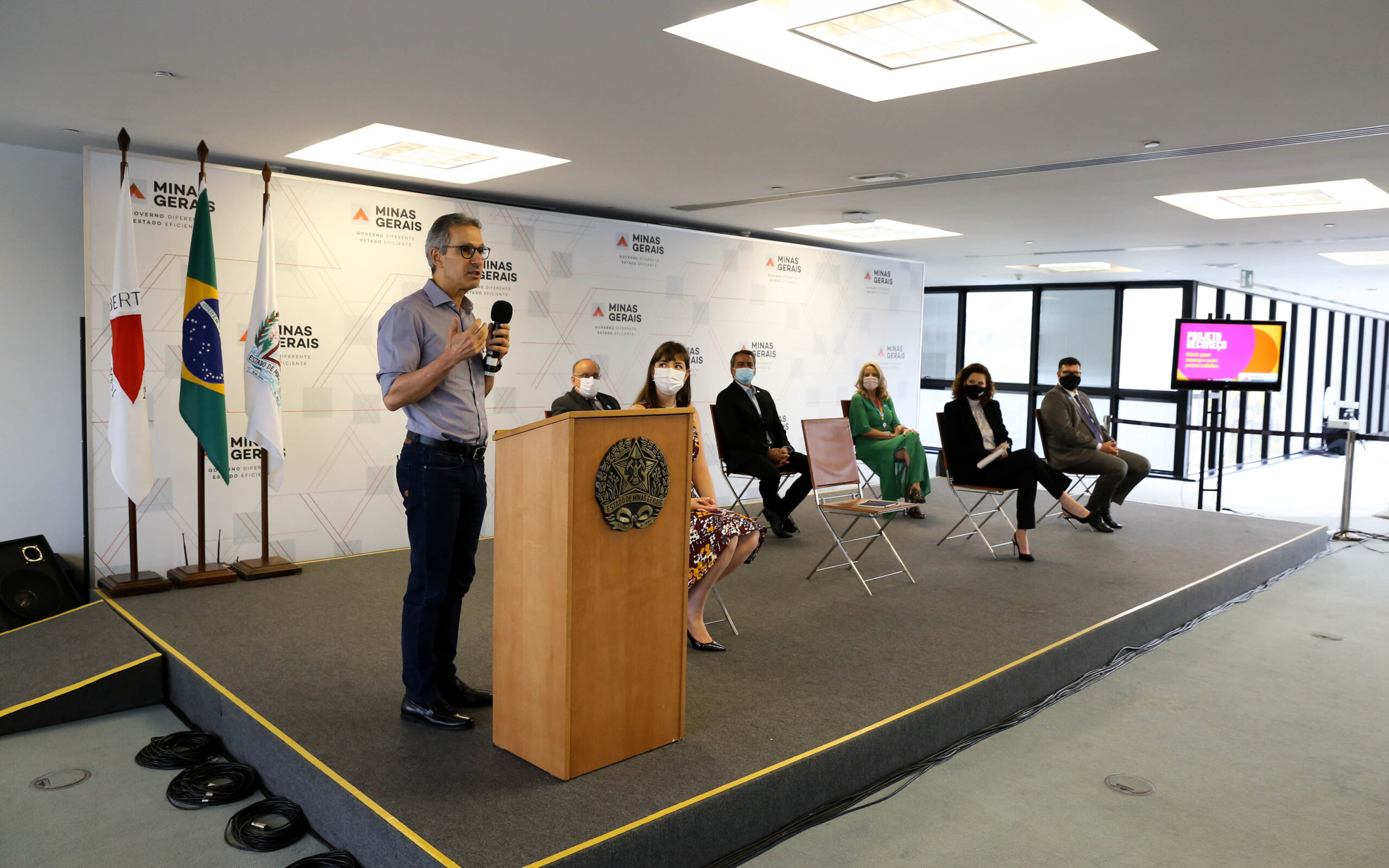 Zema lança programa para oportunizar empregos a mineiros em extrema pobreza