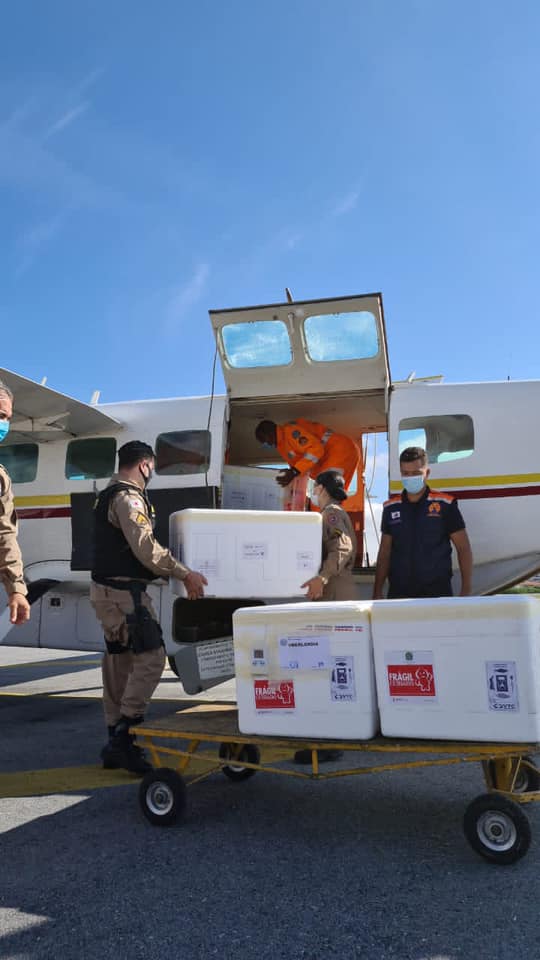 Mais de 700 mil doses de vacinas contra Covid-19 chegam ao Estado nesta 6ª