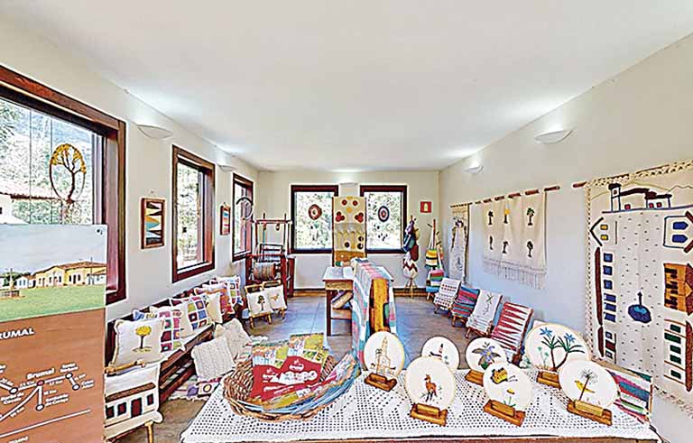 Artesanato cria renda para mulheres