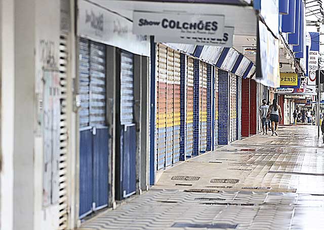 Falta de medicamentos trava a reabertura de lojas em BH