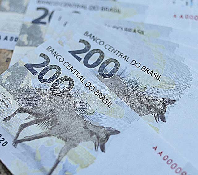 Governo central tem superávit de R$ 2,1 bi