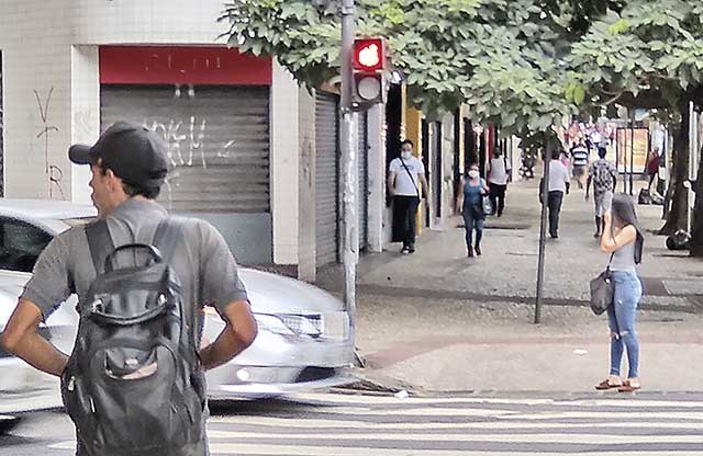 Atividades econômicas passam a ter menos restrições em Minas