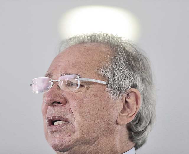 Solução para Orçamento terá de ser política e jurídica