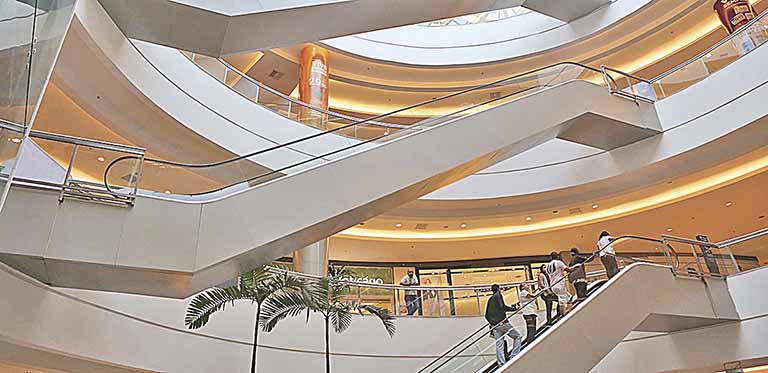 Malls cobram aluguel cheio de loja fechada