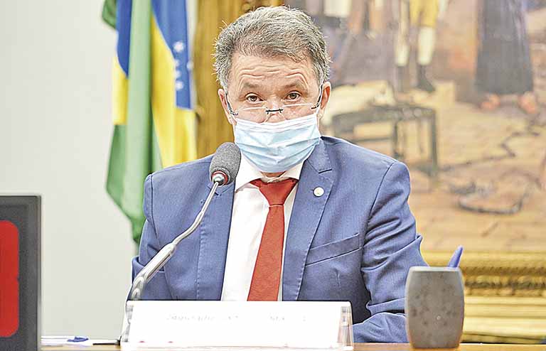 Relator apresenta mudanças em texto na CCJ