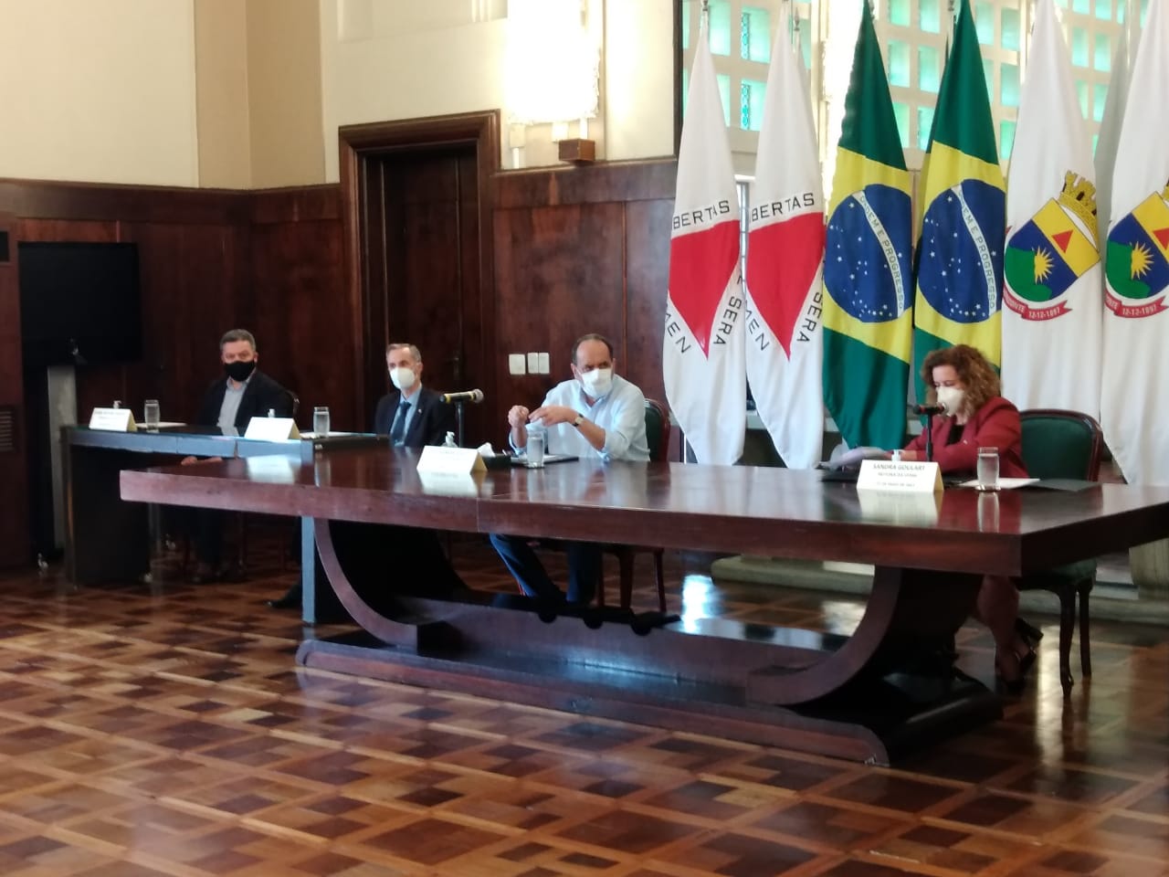 PBH garante patrocínio para vacina feita pela UFMG contra a Covid-19