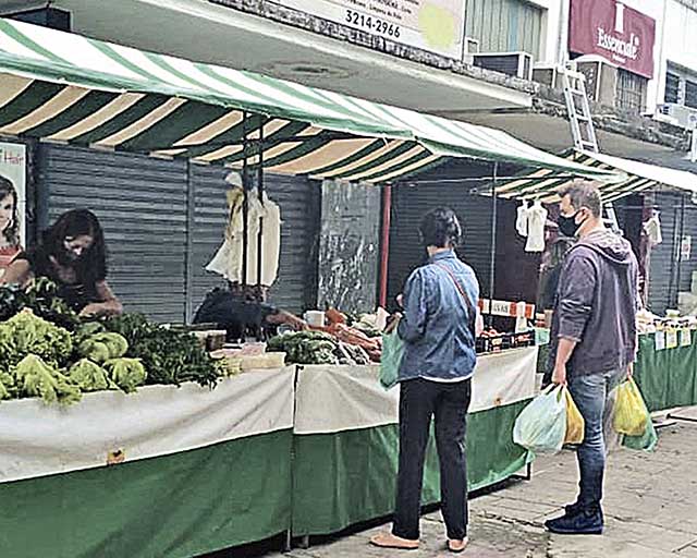  Feira conta com 29 expositores e oferece produtos variados como hortaliças, frutas, doces, café e queijos | Crédito: Divulgação/Emater-MG