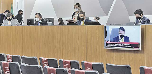 Projeto retira benefício fiscal de locadoras de automóveis