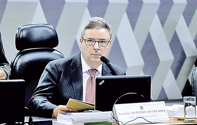 O senador Antonio Anastasia quer reduzir risco de calote nas contratações do setor público | Crédito: Divulgação