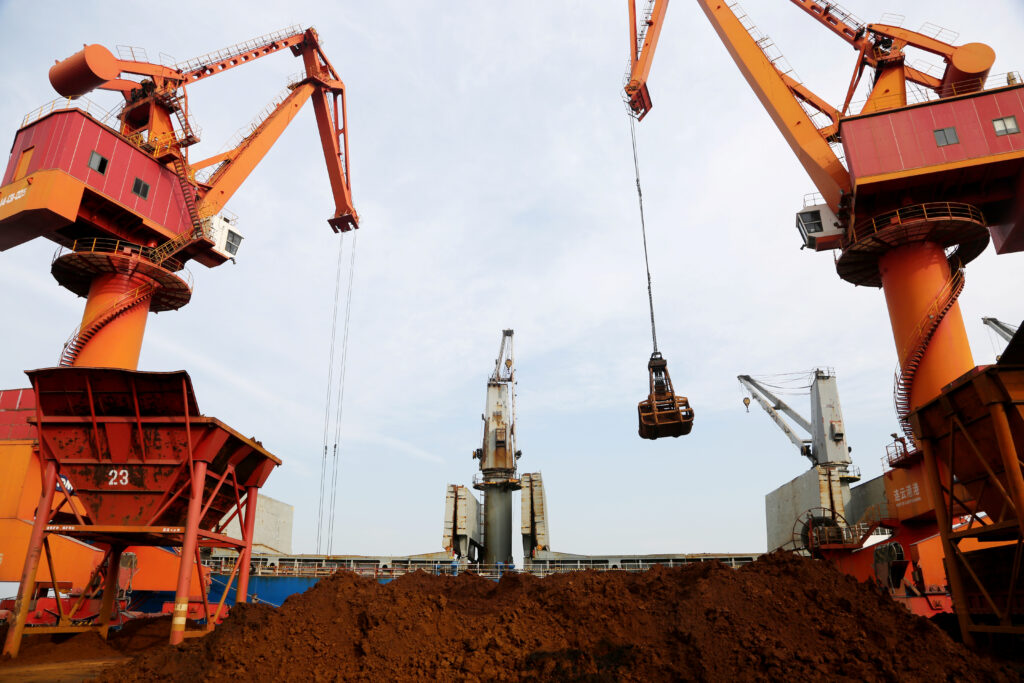 Terminal de minério de ferro no porto de Lianyungang, China | Crédito: Stringer/Reuters