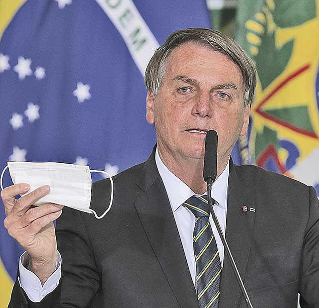 Popularidade de Bolsonaro recua