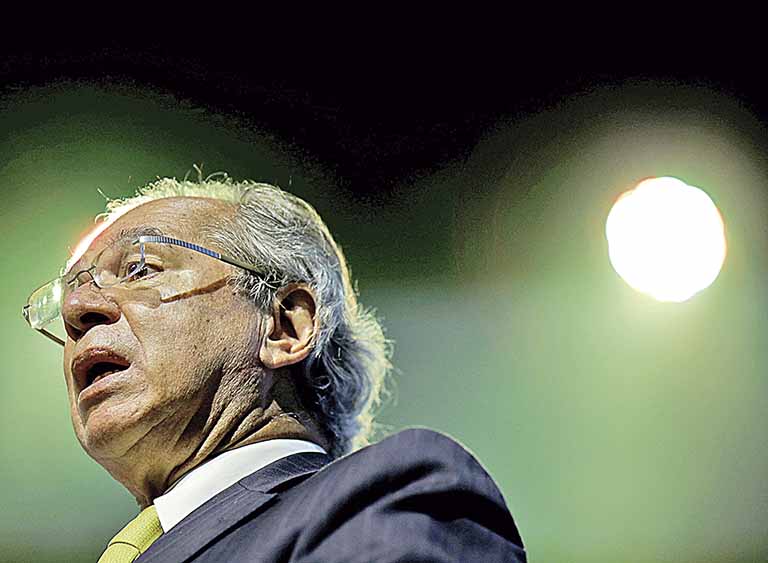 Guedes defende a desoneração da mão de obra