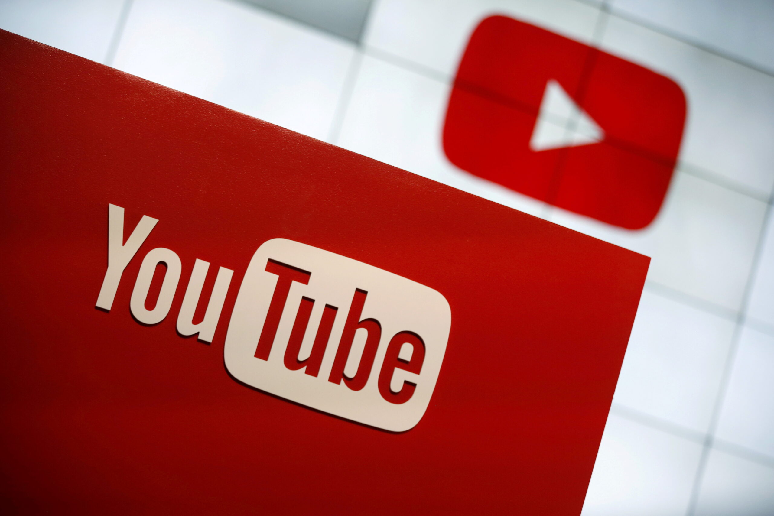 YouTube passa a receber queixas contra clones gerados por IA