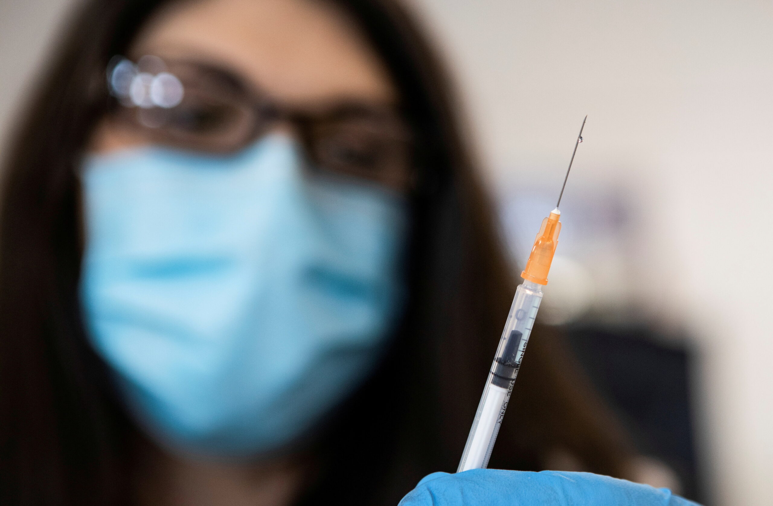 Bolsonaro sanciona lei que permite laboratório veterinário produzir vacina contra Covid