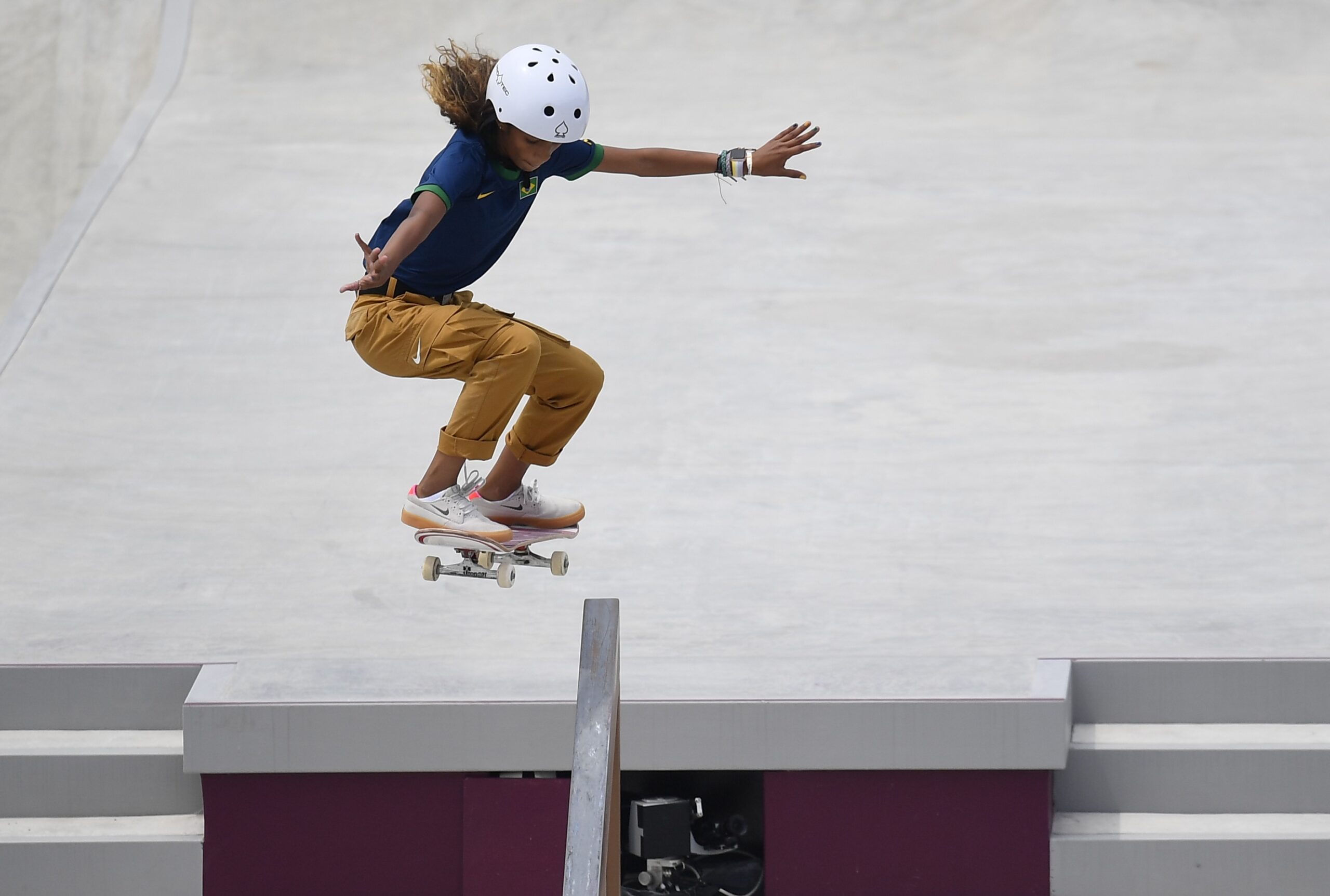 Rayssa Leal ganha prata no skate e se torna mais jovem medalhista olímpica do Brasil