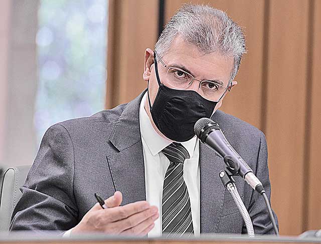 Fura-filas da vacinação: MP denuncia 15 servidores da SES