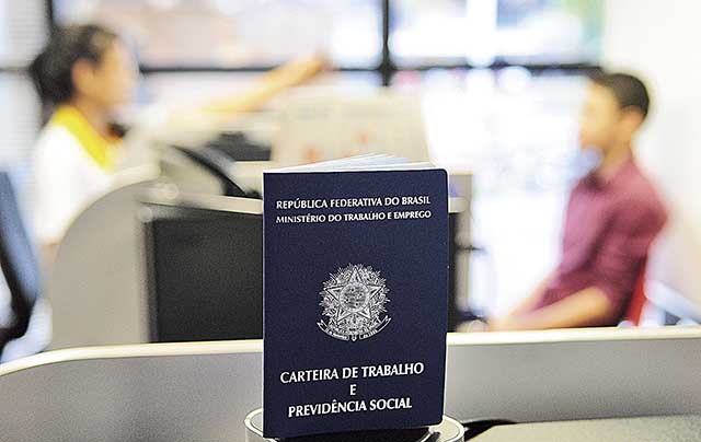 Minas acumula superávit de 185.578 empregos
