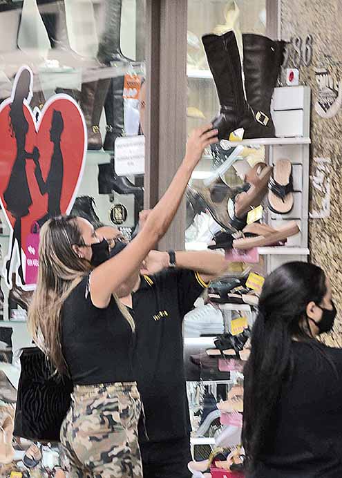 Lojistas estão otimistas mas famílias têm cautela