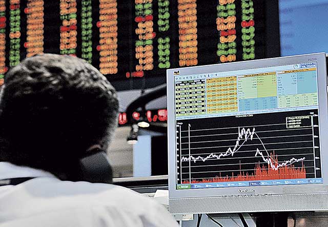 Ibovespa ignora NY, avança 2% e fecha acima de 124 mil pontos pela 1ª vez no ano