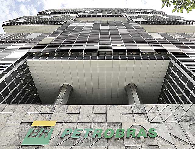 Petrobras mantém o foco na venda de ativos, afirma Silva e Luna