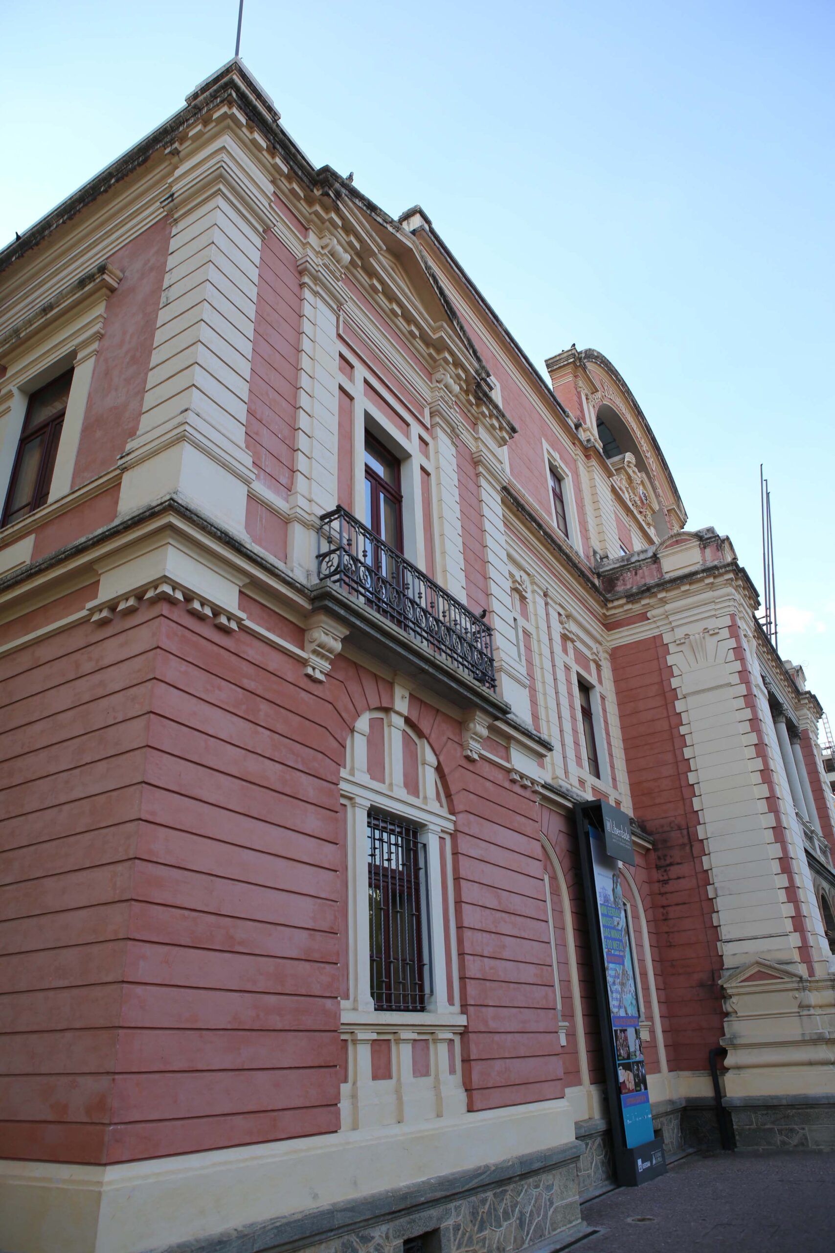 MM Gerdau promove exposição pela Usina Wigg