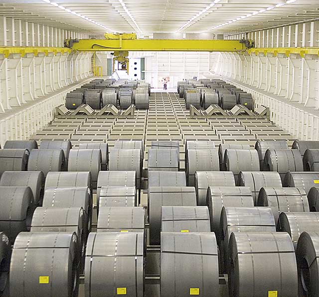 Vendas de produtos siderúrgicos caem 24%