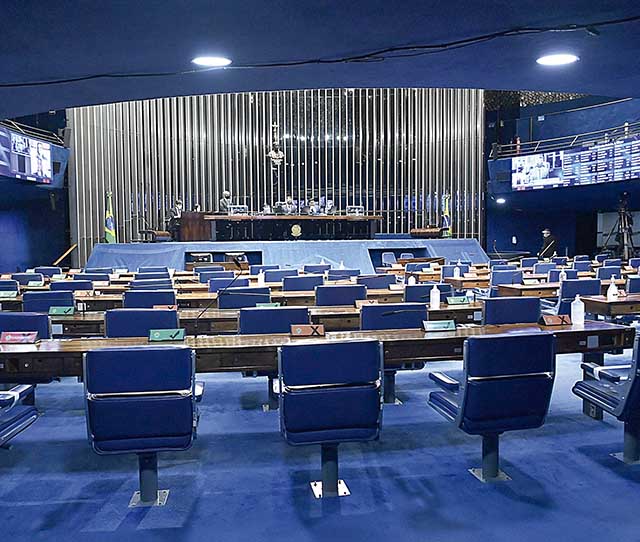 Senado revoga a Lei de Segurança Nacional