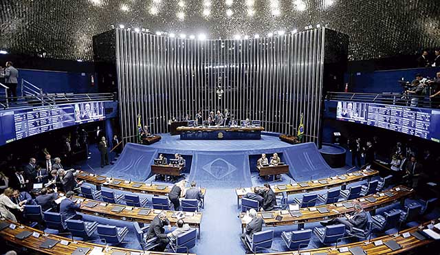 Auxílio de R$ 2,5 mil a produtores passa no Senado