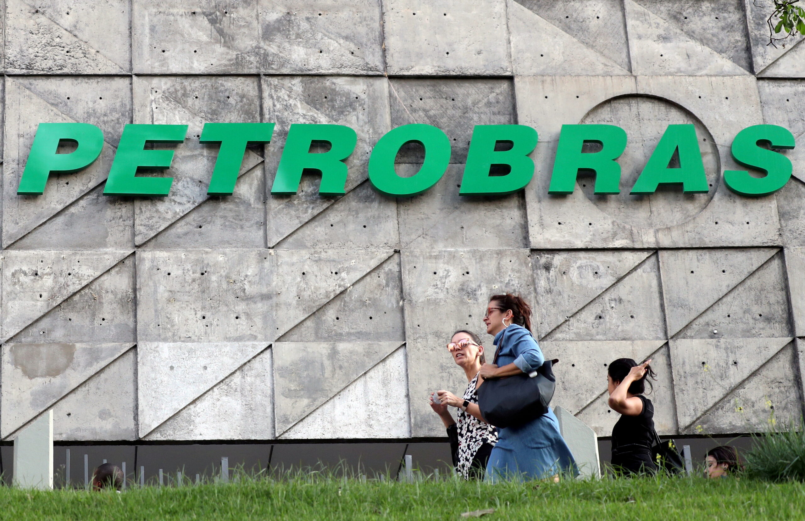 Petrobras inicia processo de venda dos campos de Uruguá e Tambaú