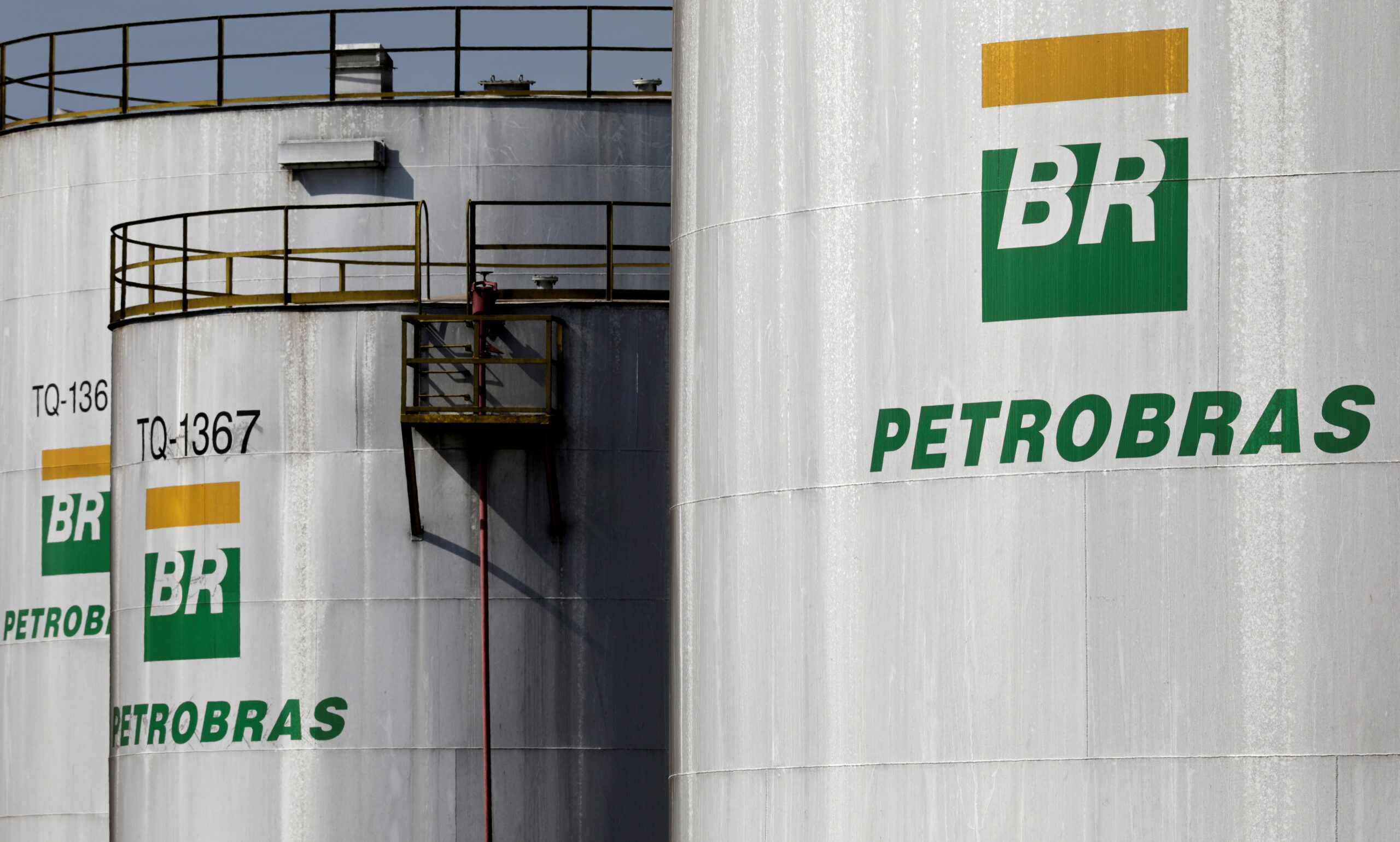 Petrobras “desmente” Bolsonaro e nega redução nos preços