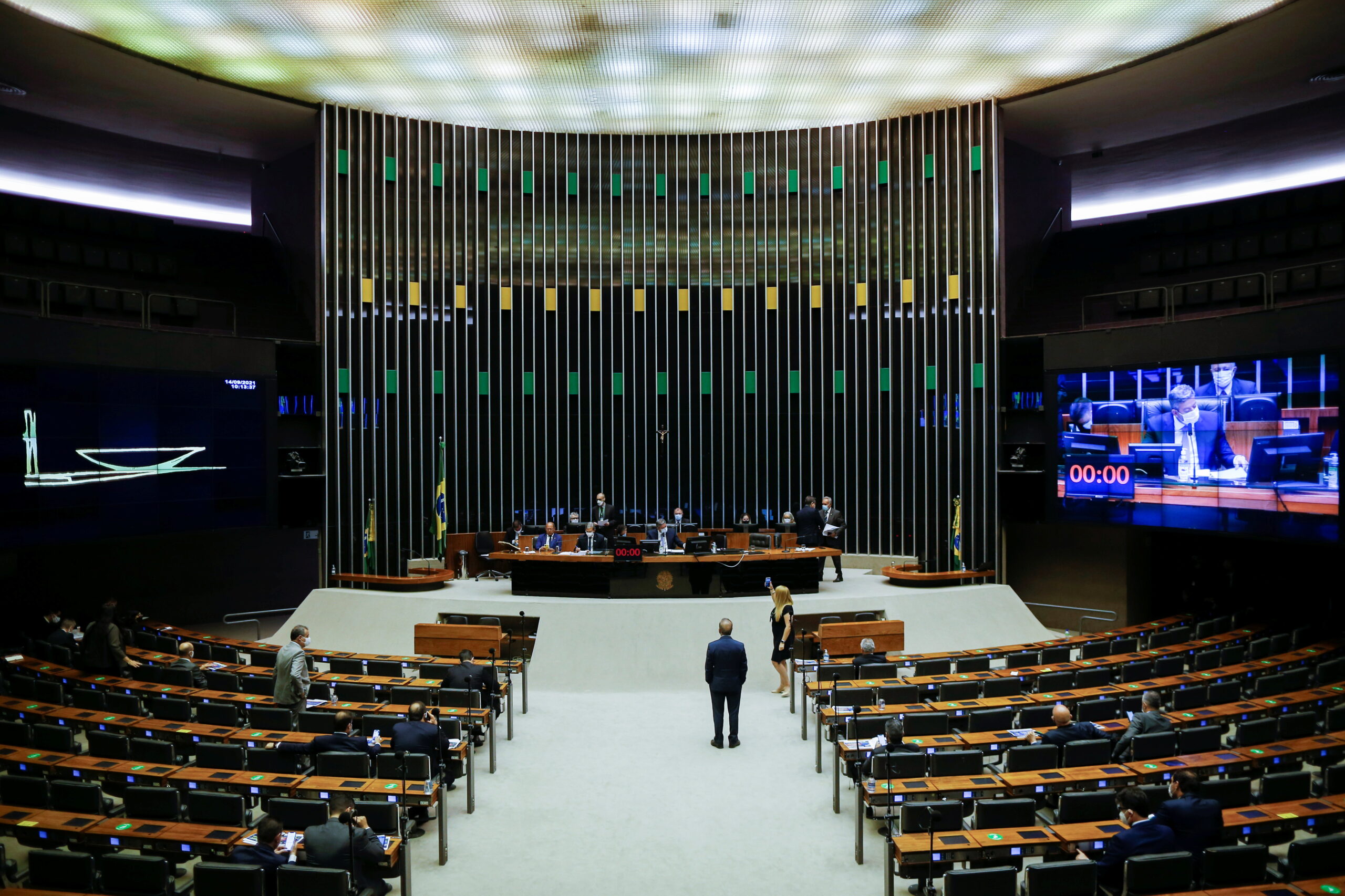 Texto principal da reforma administrativa é aprovado em comissão especial