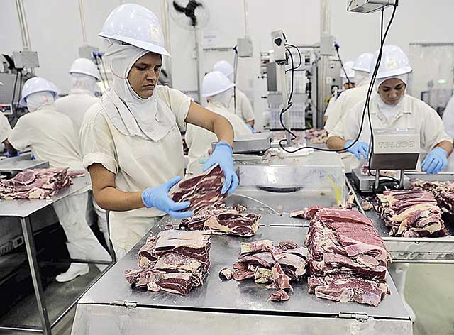 Mercado chinês é responsável por cerca de 57% das exportações brasileiras de carne bovina | Crédito: Paulo Whitaker/Reuters