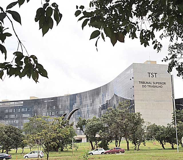TST revê entendimento sobre estabilidade de gestante