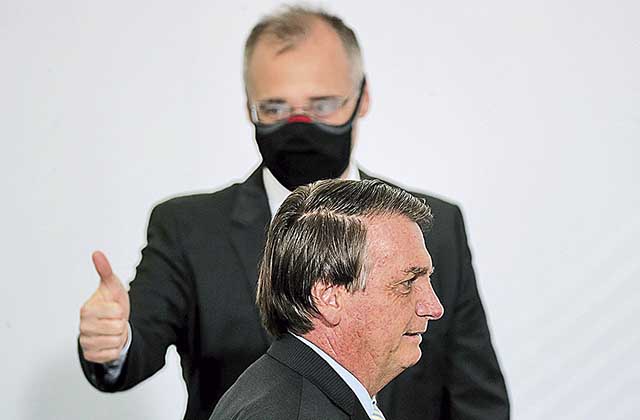 Bolsonaro insiste na indicação de Mendonça ao STF