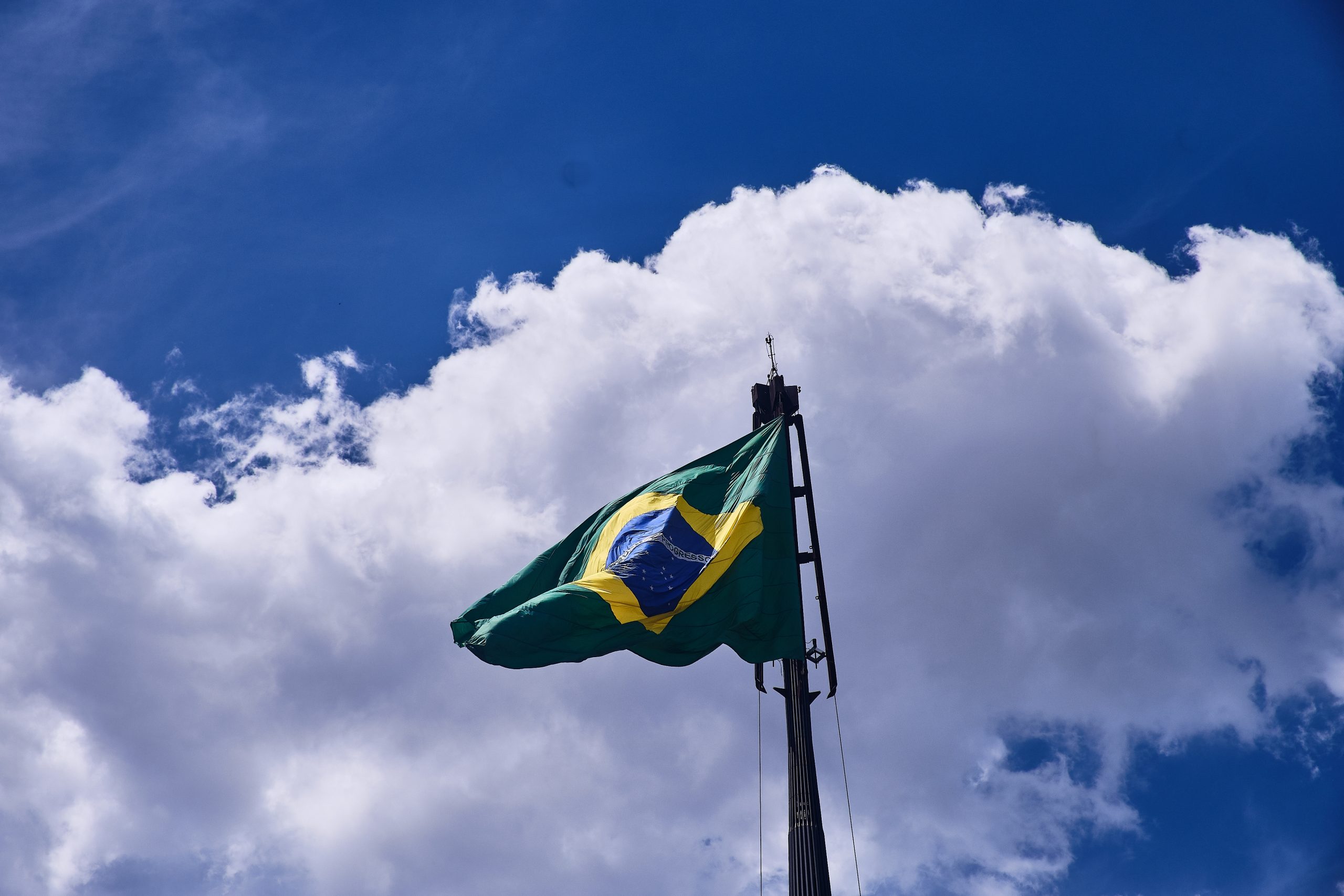EDITORIAL | Quem pensa no Brasil?