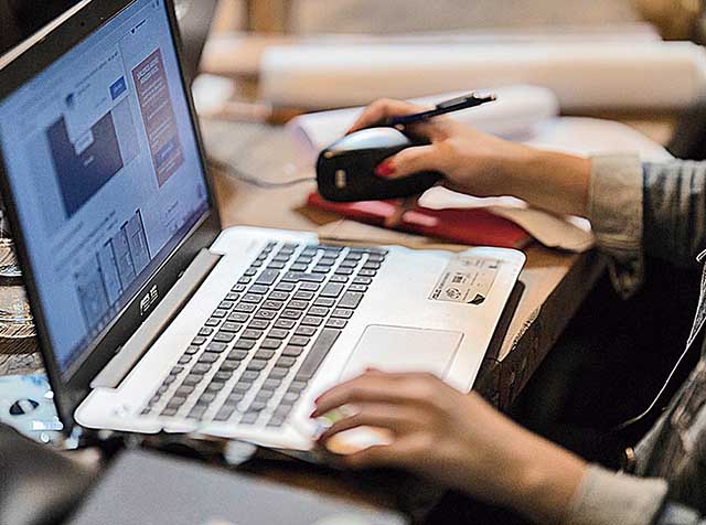 Funcionários preferem home office ou regime híbrido