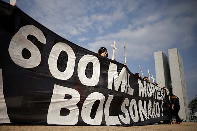 Relatório final da CPI atribui dez crimes a Bolsonaro