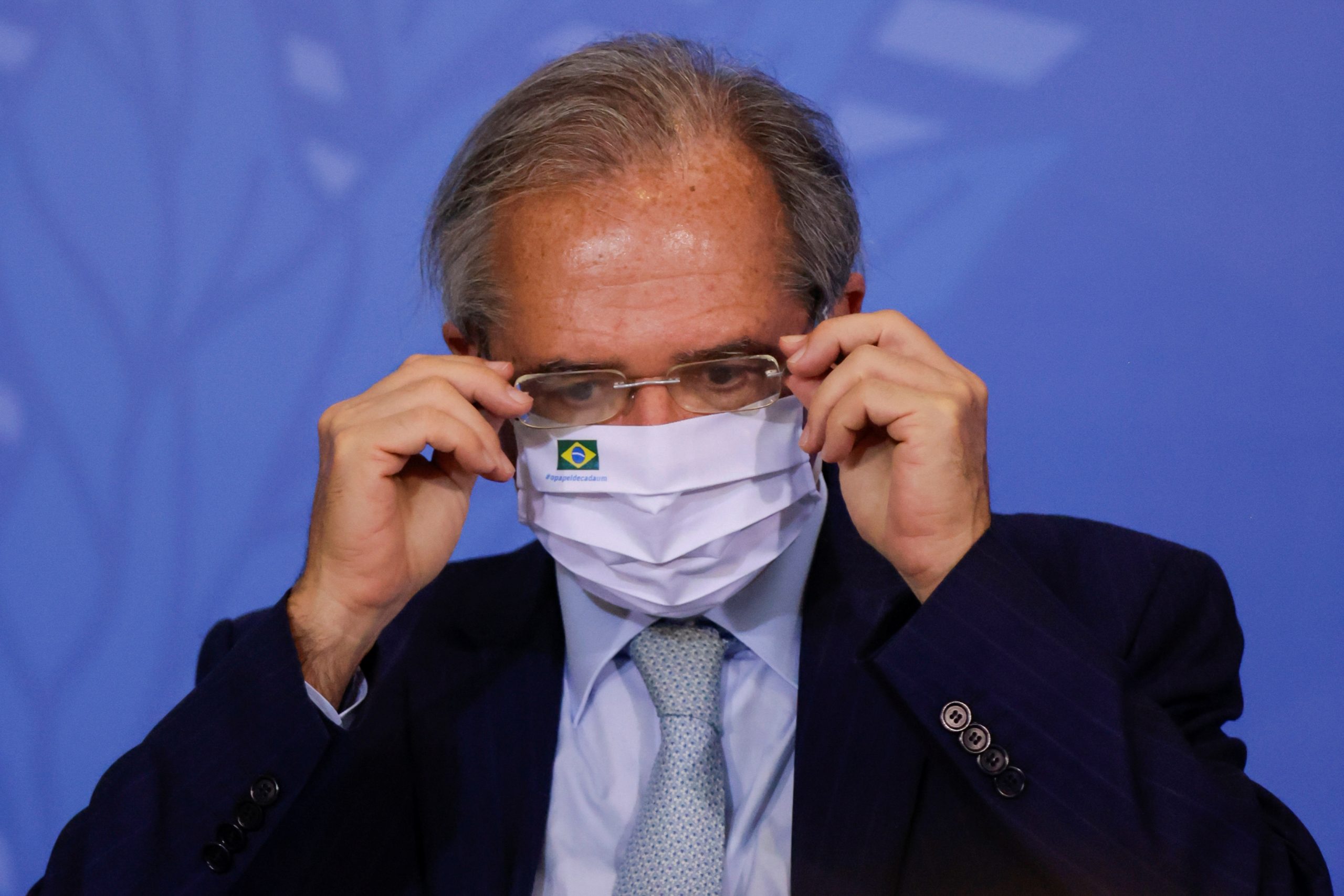 Deputados decidem convocar Guedes