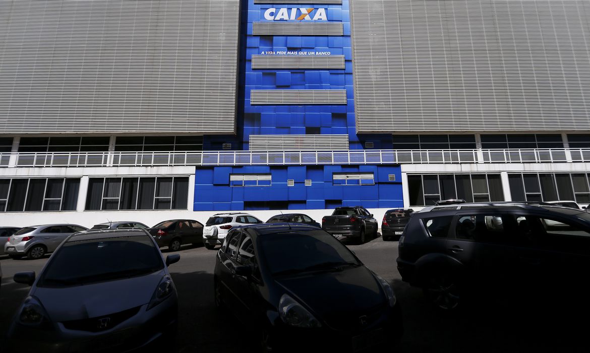 Agências da Caixa voltam ao horário de atendimento pré-pandemia amanhã