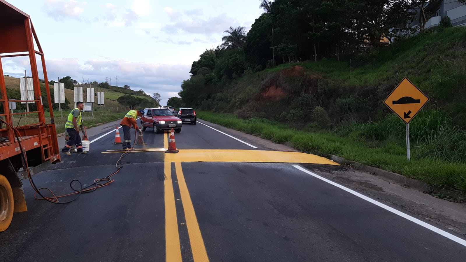 DER-MG conclui obras em trecho da MG-290