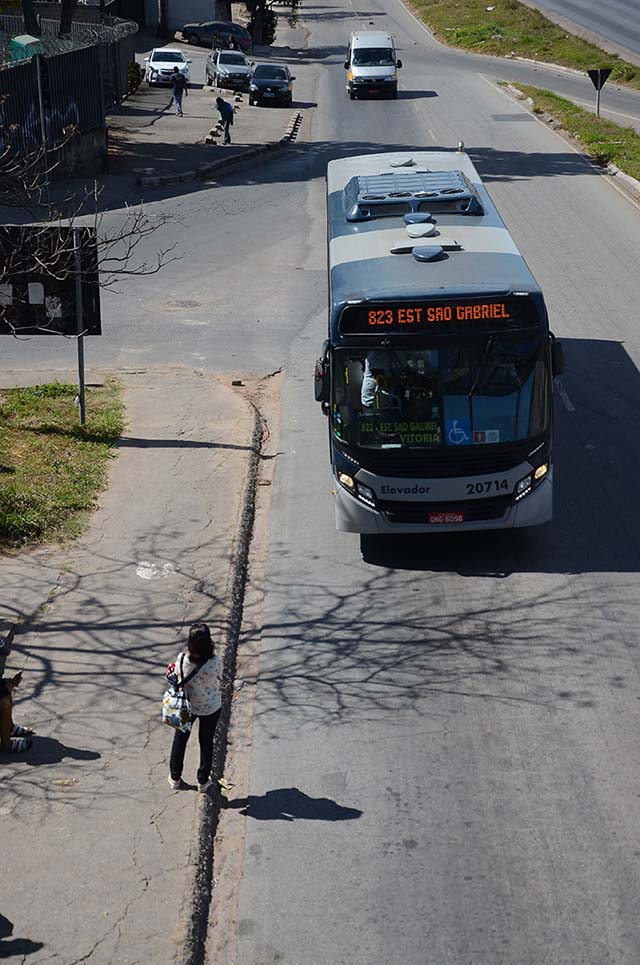 Paralisação dos rodoviários afeta comércio e construção