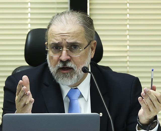 PGR pede ao STF redução de poder de defensores públicos