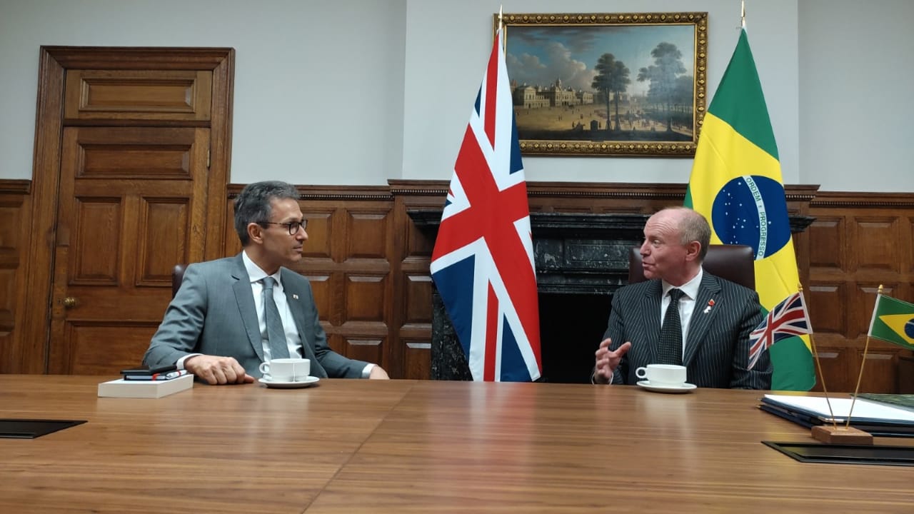 Zema se reúne com o governo britânico