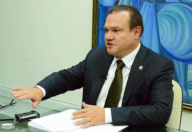 Deputados analisam a suspensão de inscrição de MEIs e MPEs no Cadin durante a pandemia