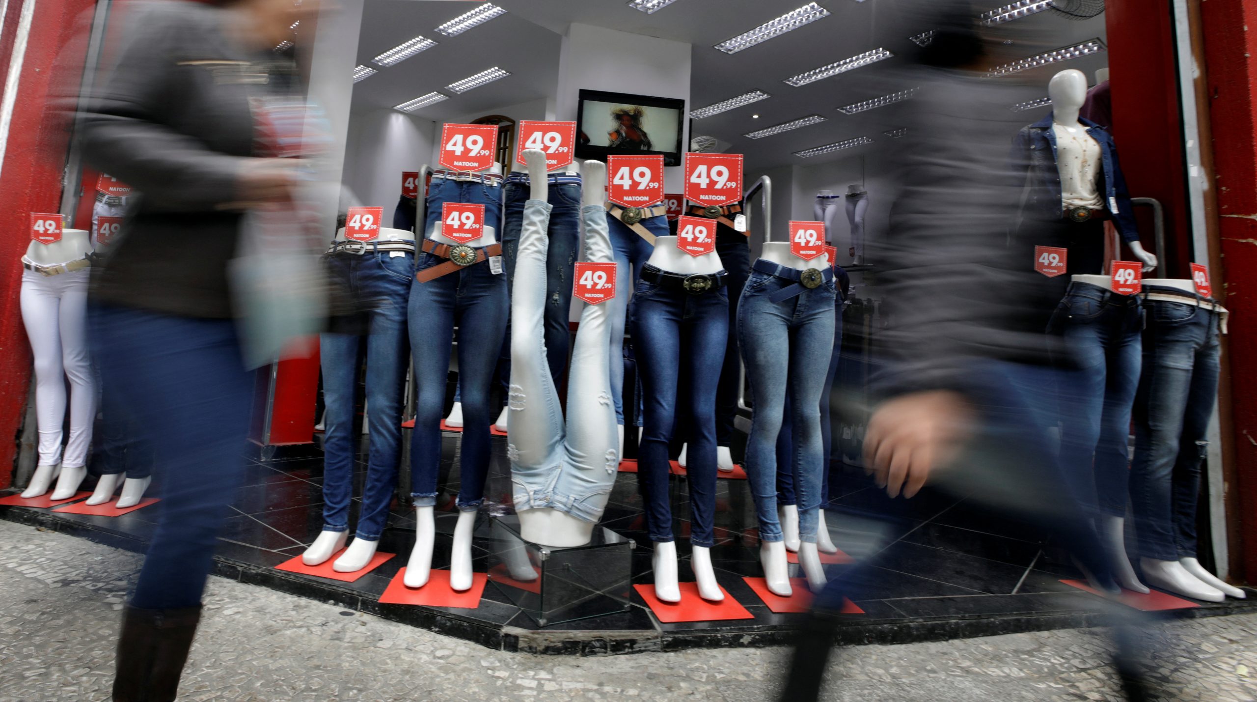 Especialistas reduzem projeção para crescimento econômico do Brasil este ano pela 10ª vez, mostra Focus
