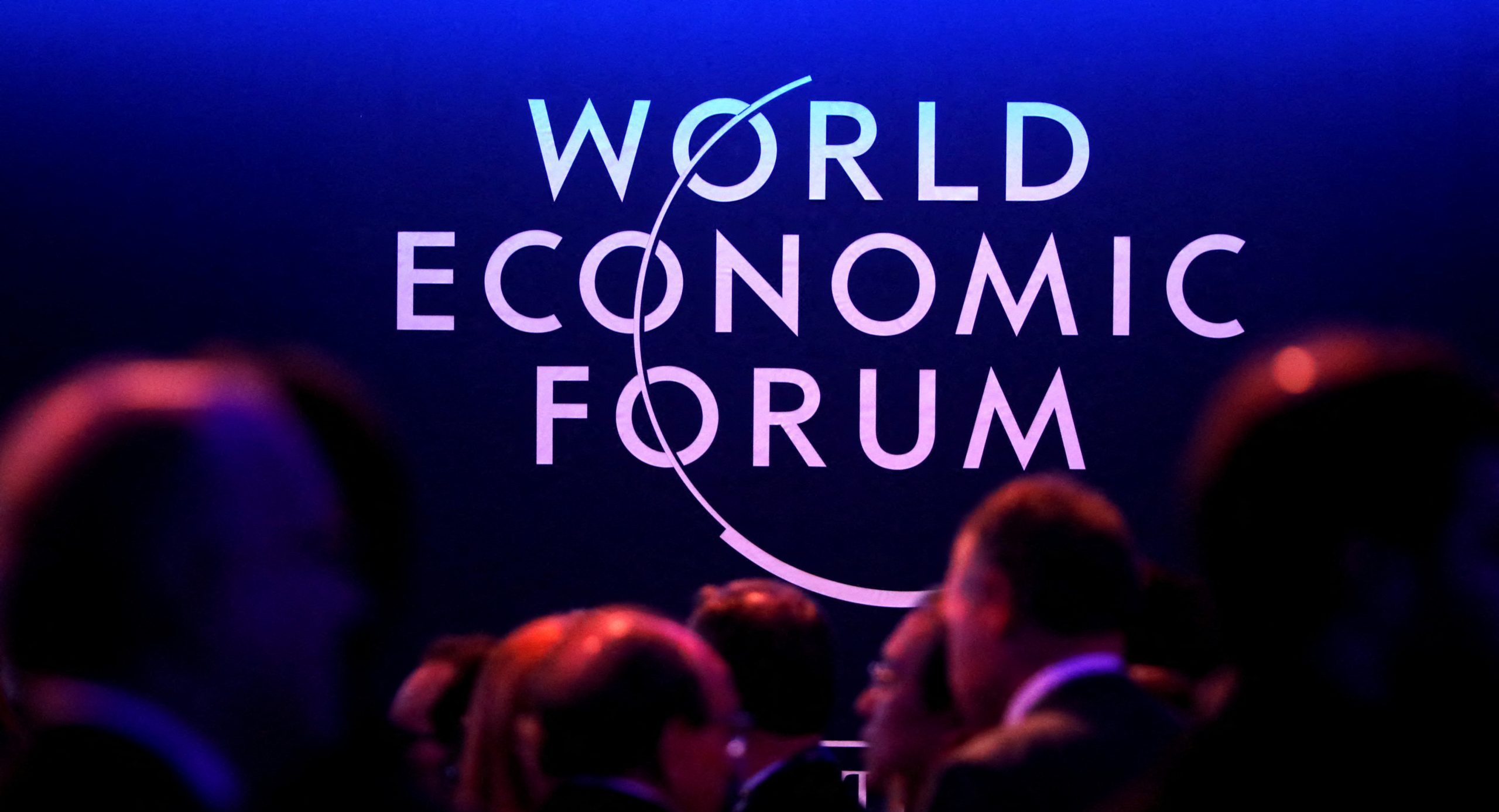 Fórum Econômico Mundial adia reunião de Davos em meio a pandemia