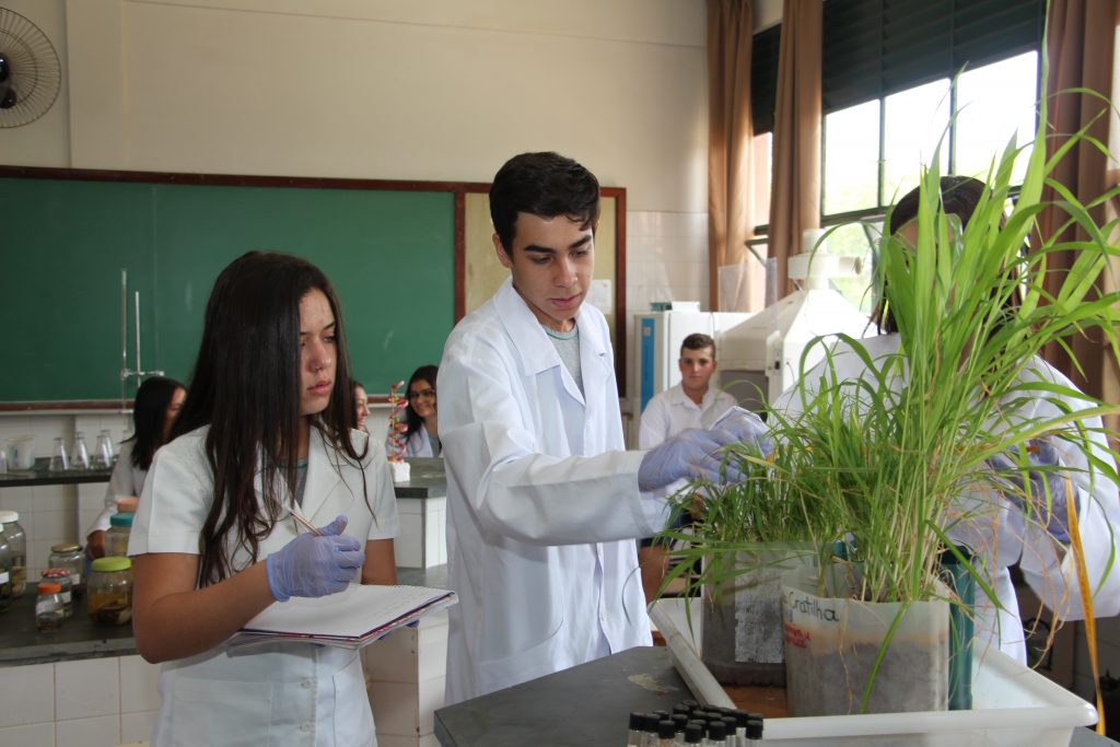 Aula prática de laboratório ITAC | Créditos: Erasmo Reis/ASCOM EPAMIG