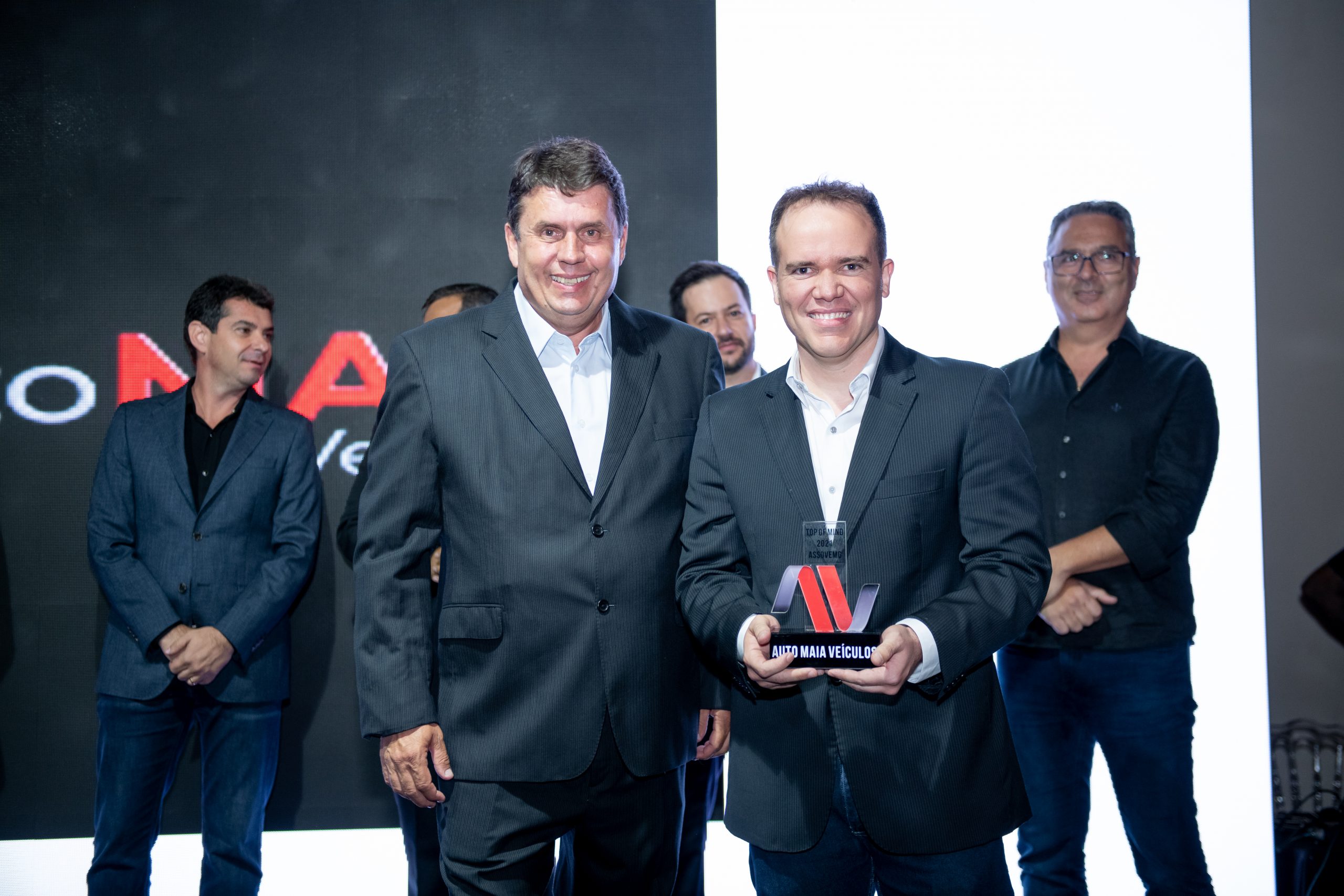 Festa de comemoração dos 25 anos Assovemg homenageia ex-presidentes e lojistas associados