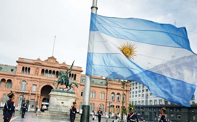 Fuga de depósitos na Argentina amplia dúvidas sobre economia